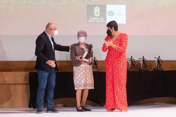 Homenaje del Cabildo a las caladoras grancanarias/TA.